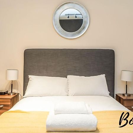 Spacious 2Br-1Ba - Grassmarket - Free Parking By Bonjour Residences エディンバラ エクステリア 写真