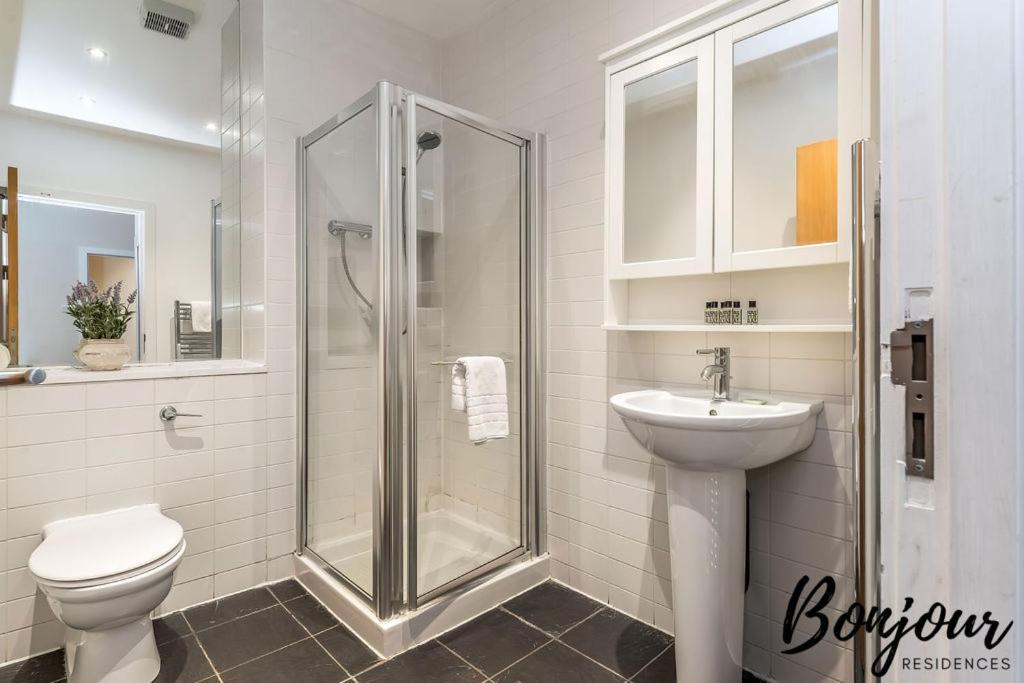 Spacious 2Br-1Ba - Grassmarket - Free Parking By Bonjour Residences エディンバラ エクステリア 写真