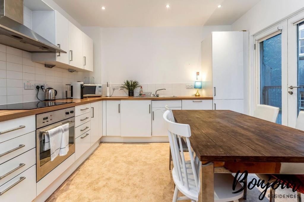 Spacious 2Br-1Ba - Grassmarket - Free Parking By Bonjour Residences エディンバラ エクステリア 写真