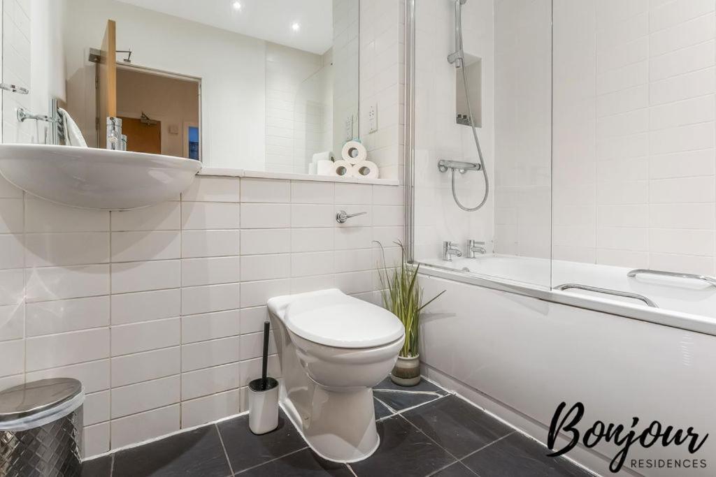 Spacious 2Br-1Ba - Grassmarket - Free Parking By Bonjour Residences エディンバラ エクステリア 写真