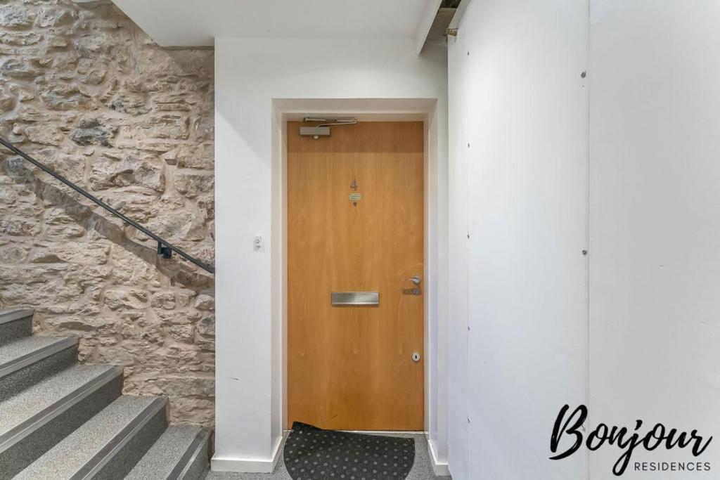 Spacious 2Br-2Ba - Grassmarket - Free Parking By Bonjour Residences エディンバラ エクステリア 写真