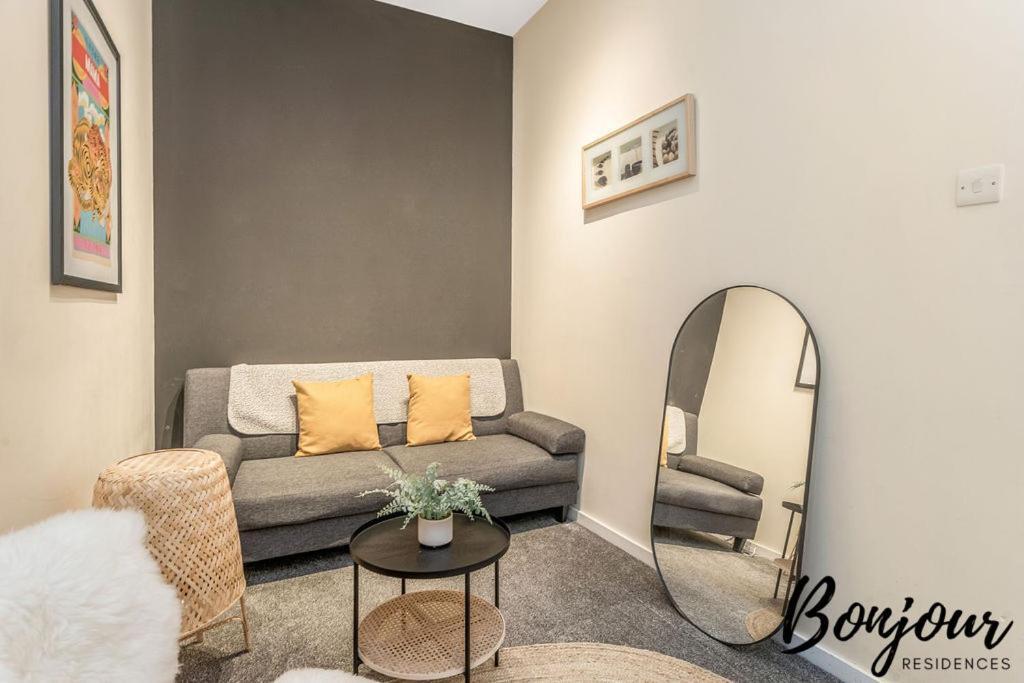 Spacious 2Br-1Ba - Grassmarket - Free Parking By Bonjour Residences エディンバラ エクステリア 写真