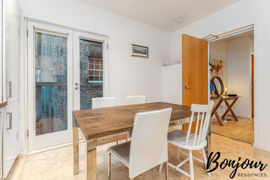 Spacious 2Br-2Ba - Grassmarket - Free Parking By Bonjour Residences エディンバラ エクステリア 写真