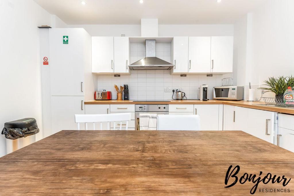 Spacious 2Br-1Ba - Grassmarket - Free Parking By Bonjour Residences エディンバラ エクステリア 写真