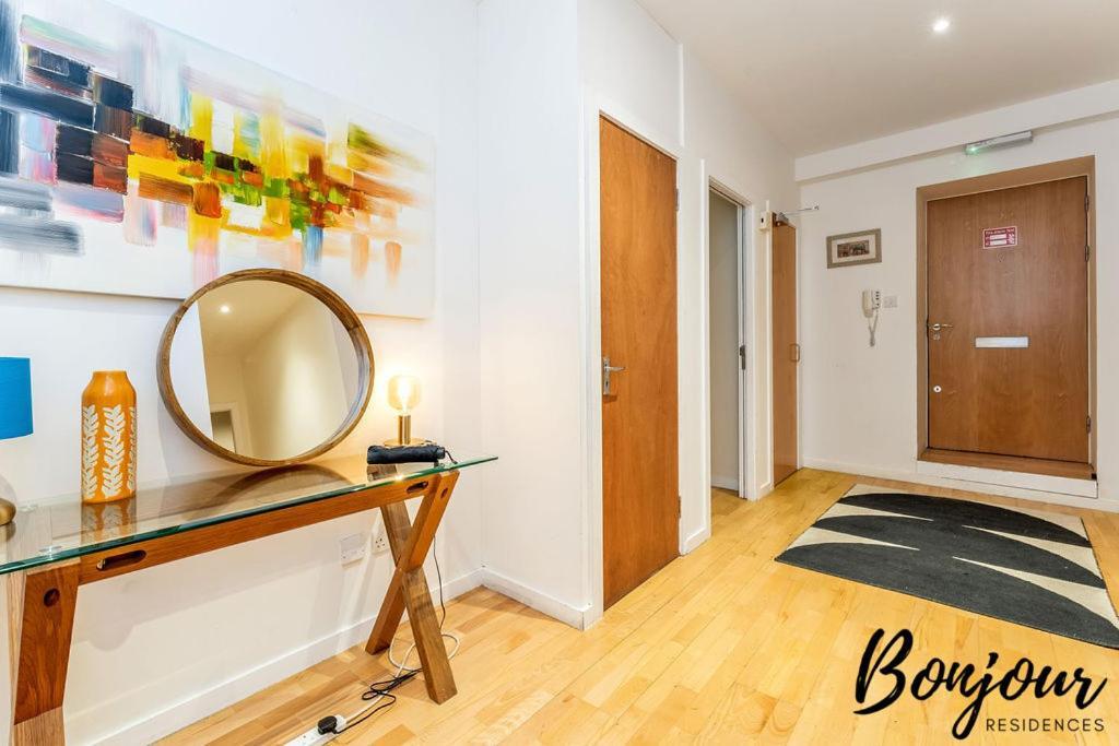 Spacious 2Br-2Ba - Grassmarket - Free Parking By Bonjour Residences エディンバラ エクステリア 写真