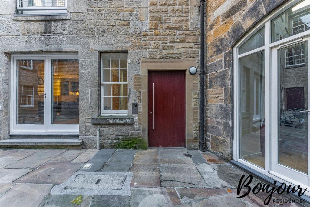 Spacious 2Br-2Ba - Grassmarket - Free Parking By Bonjour Residences エディンバラ エクステリア 写真